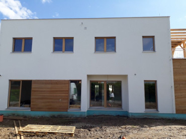 [2c-drevostavba-individualni-projekt-patrovy-vice-bytovych-jednotek.jpeg]