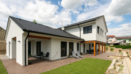 Dřevostavba Moderní dřevostavba na místě starého mlýna