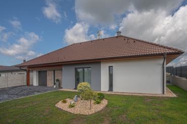 [2d-referencni-dum-neveklov.jpeg]