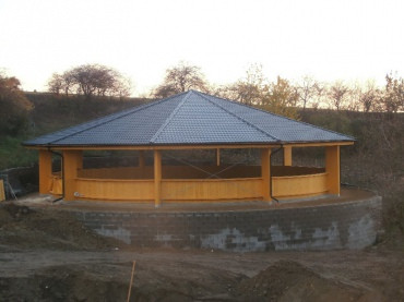 [jizdarna-krdejoov-2.jpeg]