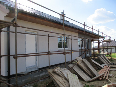 [2b-bungalov-instinkt-1-108-dokonceni-hrube-stavby.jpeg]