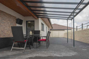 [2c-referencni-dum-neveklov.jpeg]