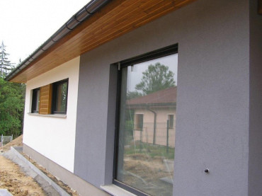 [drevostavba-haas-fertigbau-bungalov-instinkt-detail-fasada.jpeg]