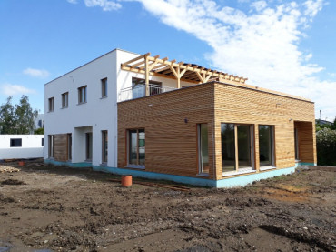 [2a-drevostavba-individualni-projekt-patrovy-vice-bytovych-jednotek.jpeg]