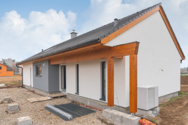 [1b-drevostavba-bungalov-instinkt-open-dokoncena-stavba.jpeg]