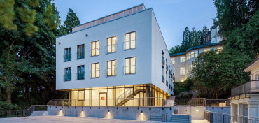 [Administrativní budova, vícepatrová dřevostavba]