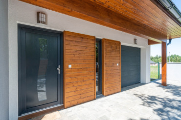 [detail pohledu na vjezd do garáže bungalov 5kk]