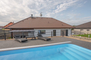 [2a-referencni-dum-neveklov.jpeg]