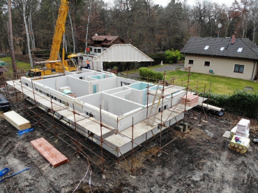 [1c-bungalov-individualni-projekt-zahajeni-stavby.jpeg]